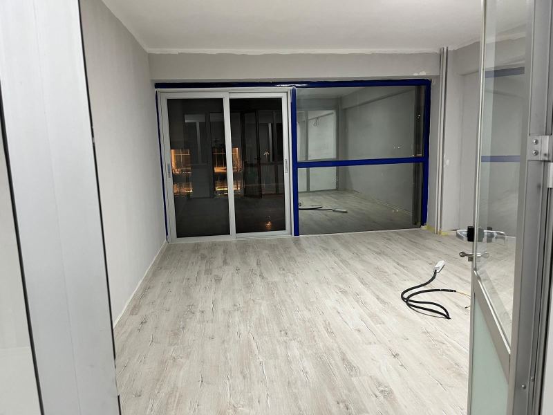 Cam bölme sistemi ve laminat zemin uygulaması