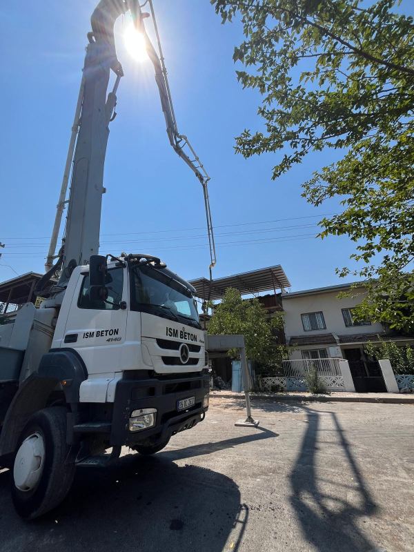 Beton pompasıyla döküm çalışması